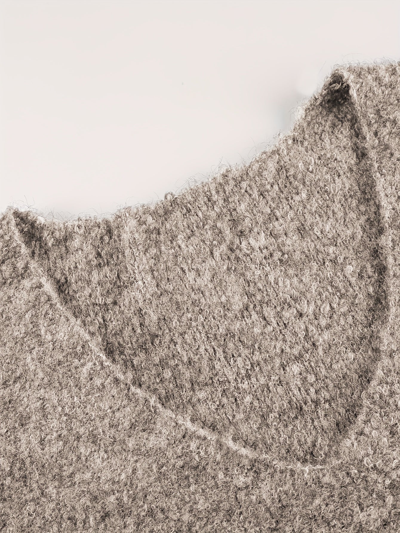 Plus Size V-Neck Heart-Pattern Pullover Sweater – Loose Oversized Knit for Fall/Winter